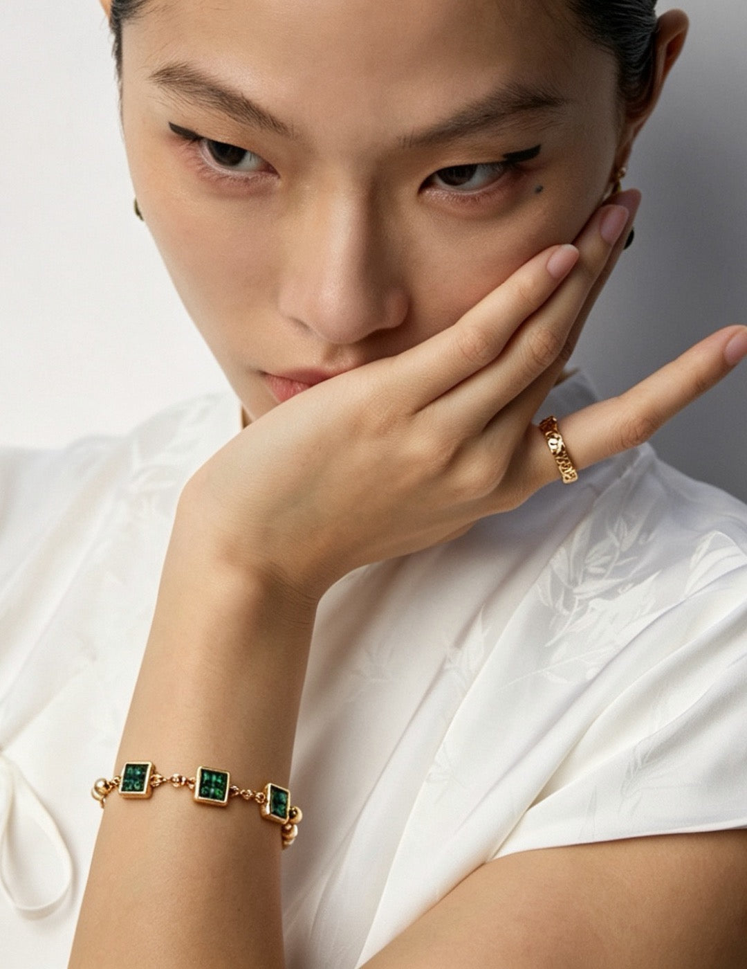 simple, square-patterned zircon bracelet