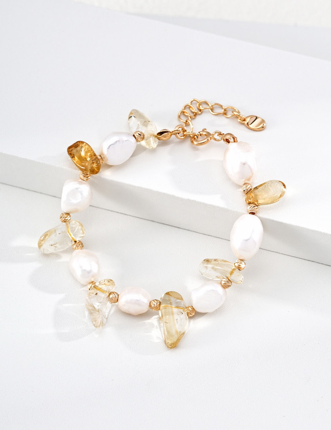 Natural pearl and crystal bracelet